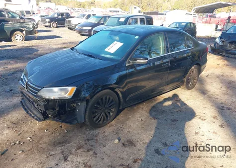 2015 Volkswagen Jetta 1.8T Se z USA, uszkodzony, nr VIN 3VWD07AJ7FM238979
